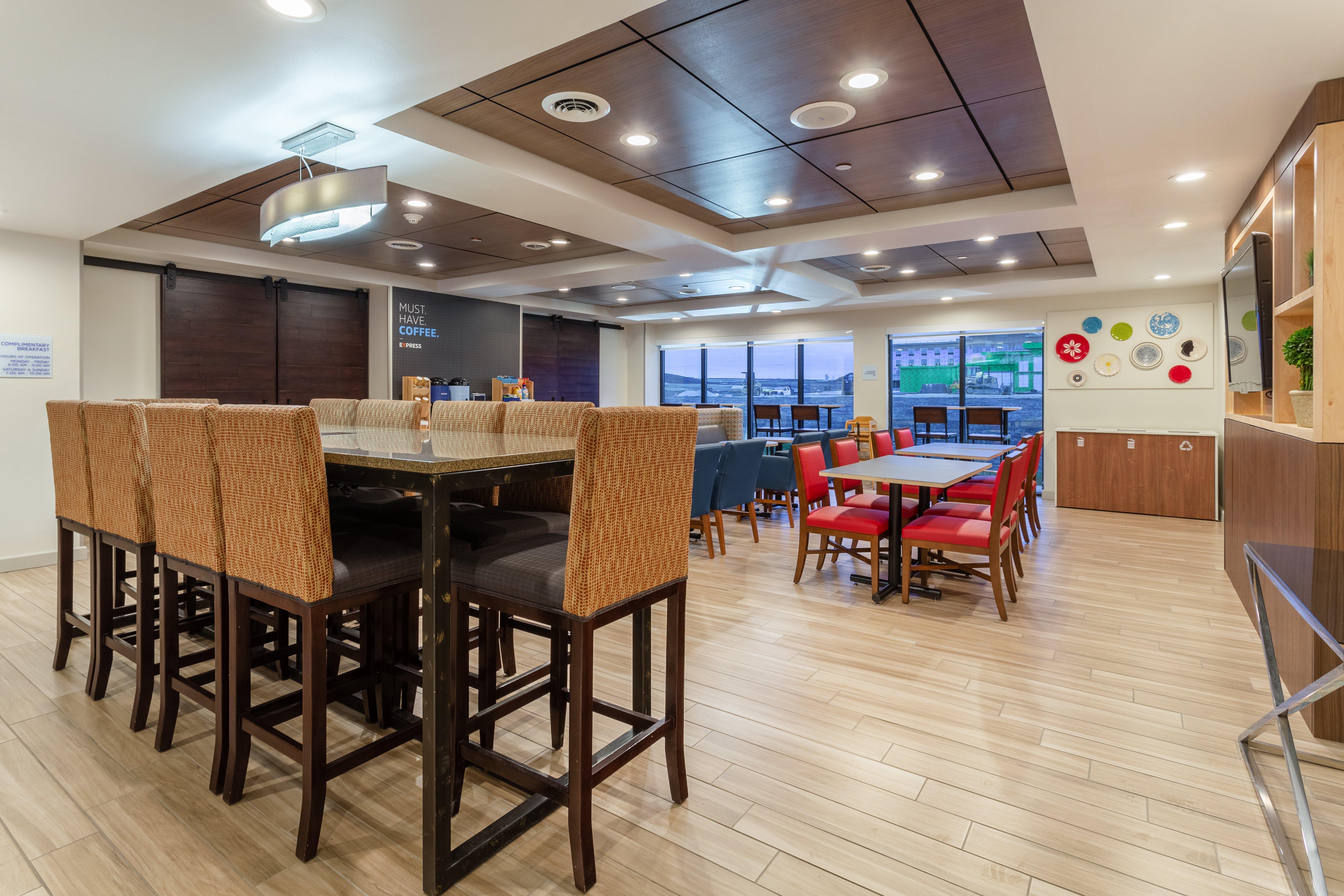 Holiday Inn Express & Suites Cedar Falls Dış mekan fotoğraf