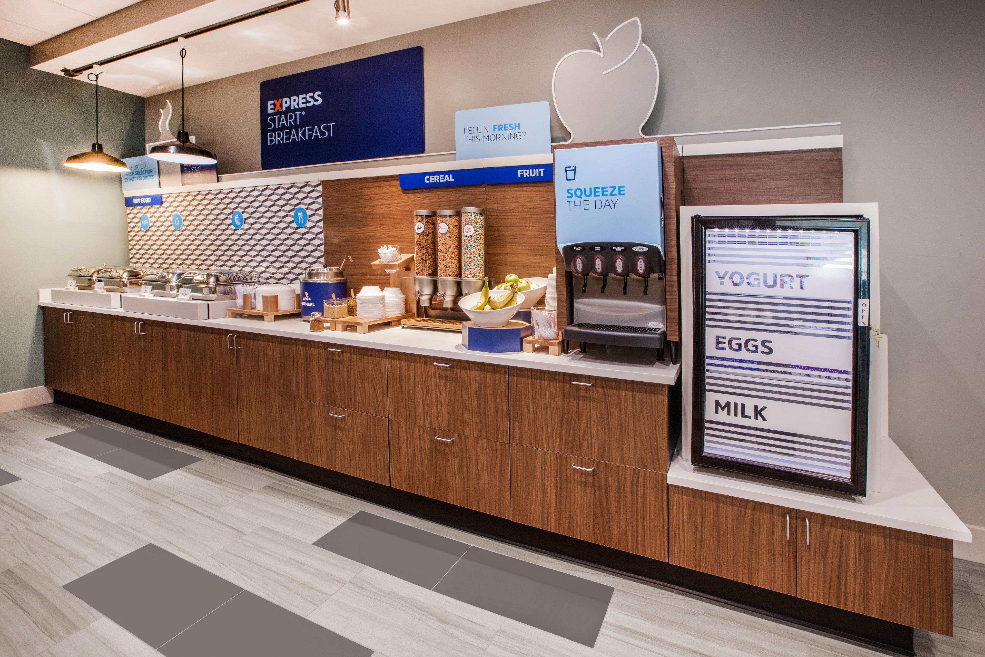 Holiday Inn Express & Suites Cedar Falls Dış mekan fotoğraf