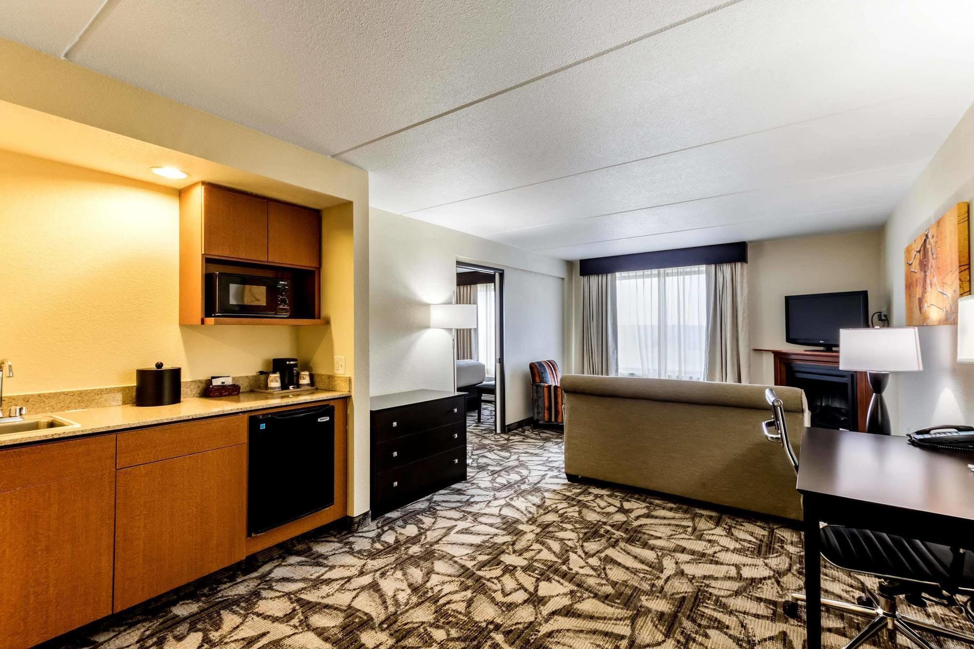 Holiday Inn Express & Suites Cedar Falls Dış mekan fotoğraf